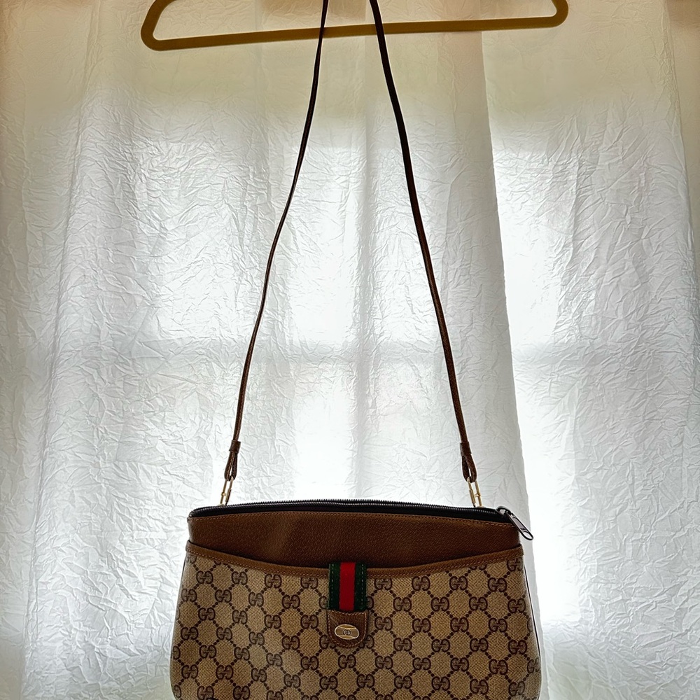 Gucci Beige Brown GG Canvas Crossbody with Green-Red clasp - Picture 3 of 9